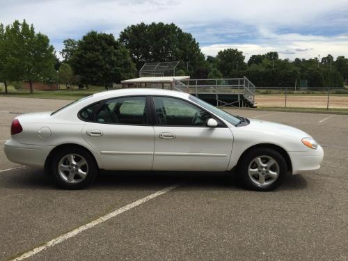 2001-Ford-Taurus-15