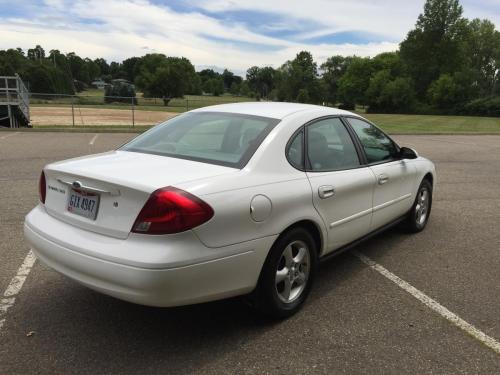 2001-Ford-Taurus-18