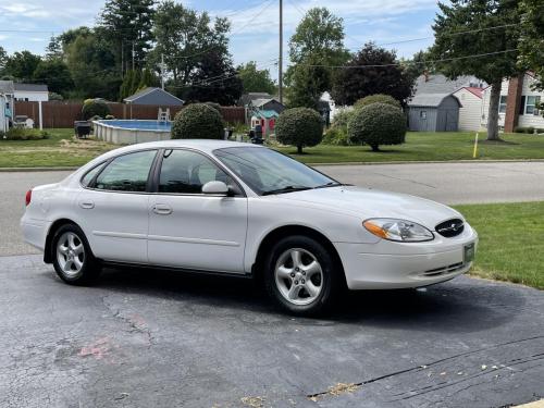 2001-Ford-Taurus-21