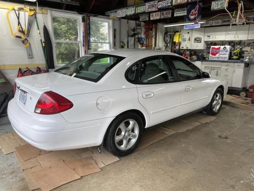 2001-Ford-Taurus-25