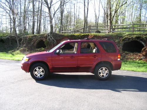 2005-Ford-Escape-01