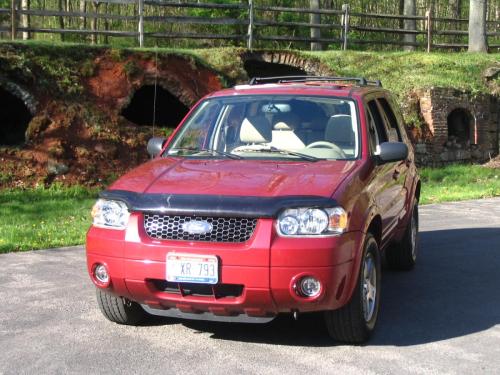 2005-Ford-Escape-02