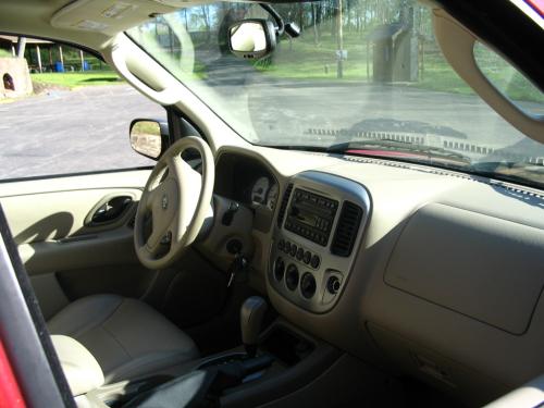 2005-Ford-Escape-14