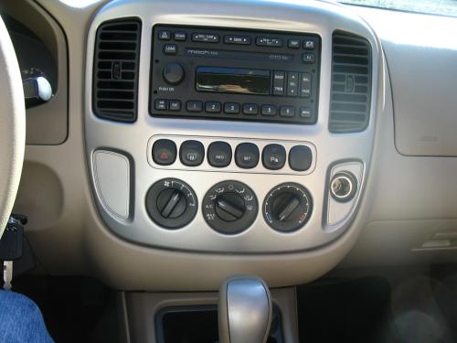 2005-Ford-Escape-18