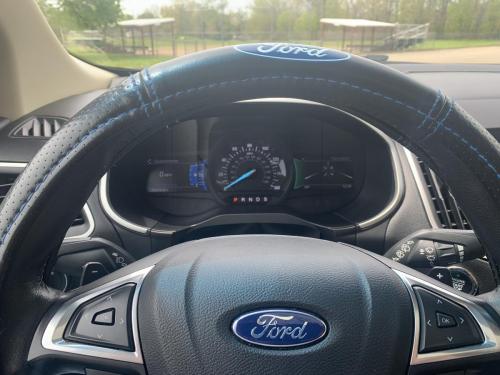 2015-Ford-Edge-09